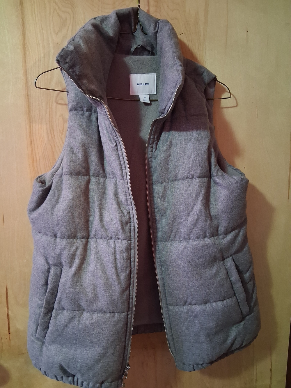 Old Navy Gray Quilted Puffer Vest